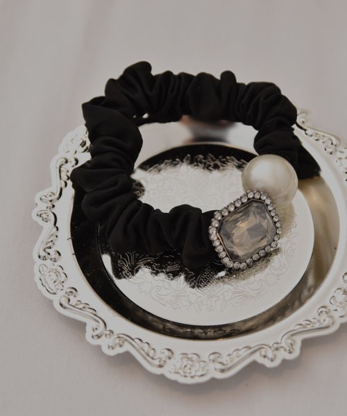 TONE SELECT GOODS（トーンセレクトグッズ）の「【resonance】キラキラ ビジュー 大粒パール シュシュ【オケージョン】（シュシュ・レディース・その他2/その他1・FREE）」の5枚目の写真