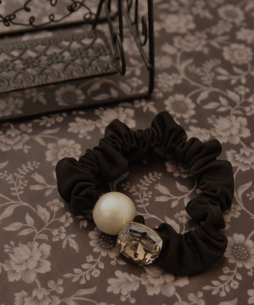 TONE SELECT GOODS（トーンセレクトグッズ）の「【resonance】キラキラ ビジュー 大粒パール シュシュ【オケージョン】（シュシュ・レディース・その他2/その他1・FREE）」の6枚目の写真