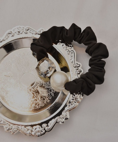 TONE SELECT GOODS（トーンセレクトグッズ）の「【resonance】キラキラ ビジュー 大粒パール シュシュ【オケージョン】（シュシュ・レディース・その他2/その他1・FREE）」の7枚目の写真