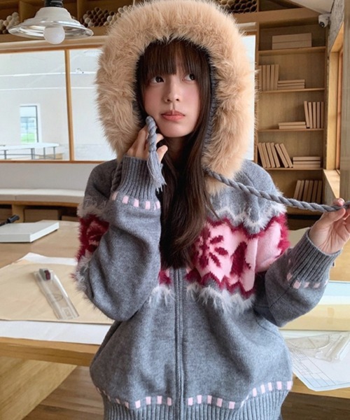 Sibra（シブラ）の「ファーフード付き ノルディック柄ニットジップ