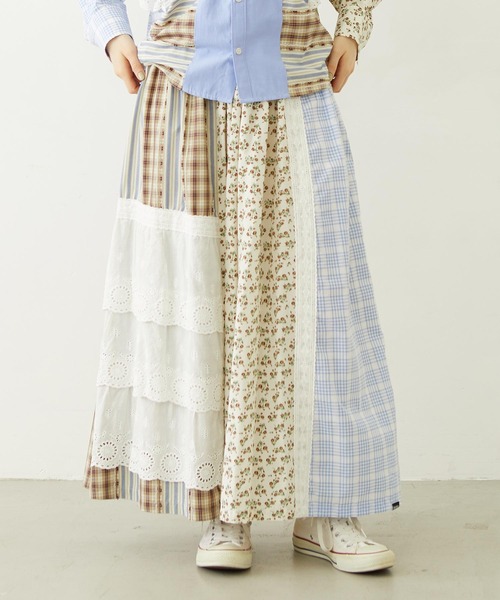 MILKFED.（ミルクフェド）の「PATCHED LONG SKIRT（スカート・レディース・オフホワイト/ライトパープル/ベージュ・ONE SIZE）」の2枚目の写真