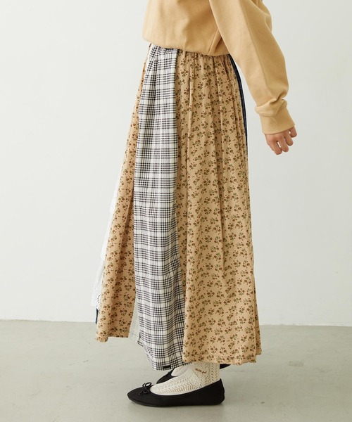 MILKFED.（ミルクフェド）の「PATCHED LONG SKIRT（スカート・レディース・オフホワイト/ライトパープル/ベージュ・ONE SIZE）」の5枚目の写真
