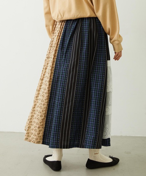 MILKFED.（ミルクフェド）の「PATCHED LONG SKIRT（スカート・レディース・オフホワイト/ライトパープル/ベージュ・ONE SIZE）」の6枚目の写真