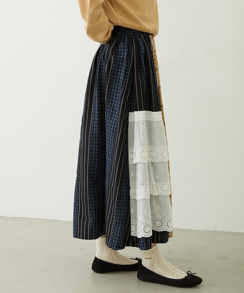MILKFED.（ミルクフェド）の「PATCHED LONG SKIRT（スカート・レディース・オフホワイト/ライトパープル/ベージュ・ONE SIZE）」の7枚目の写真
