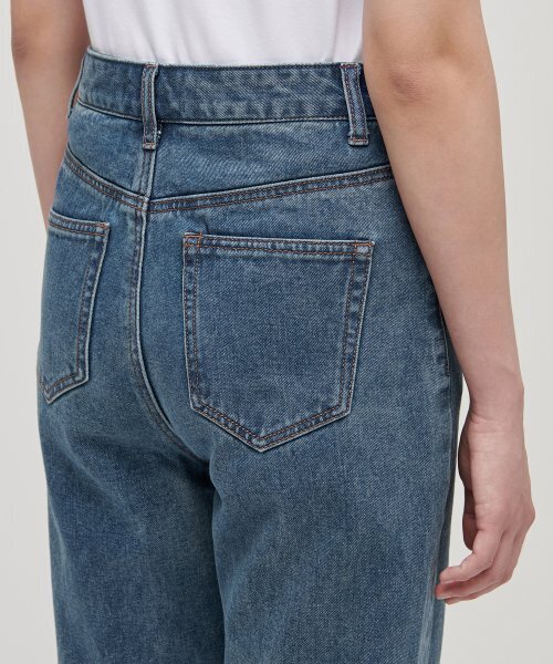 MUSINSA STANDARD WOMAN（ムシンサスタンダードウーマン）の「レディースママフィットデニムパンツ【ミディアムインディゴ】（デニムパンツ・レディース・その他・24/25/26）」の6枚目の写真