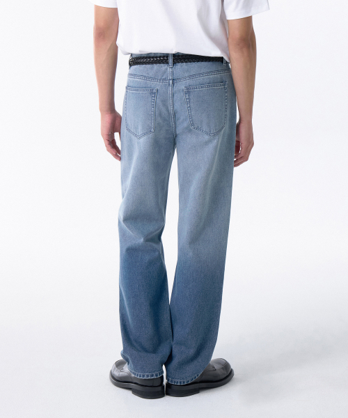MUSINSA STANDARD（ムシンサスタンダード）の「ストレートグラデーションデニムパンツ[ライトインディゴ]（デニムパンツ・メンズ・その他・27/28/29/34/32/30/31/33/26）」の2枚目の写真