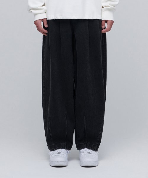 MUSINSA STANDARD（ムシンサスタンダード）の「デニムワイドバルーンパンツ[ウォッシュドブラック]（デニムパンツ・メンズ・その他・38/36/34/32/30/26/28）」の2枚目の写真
