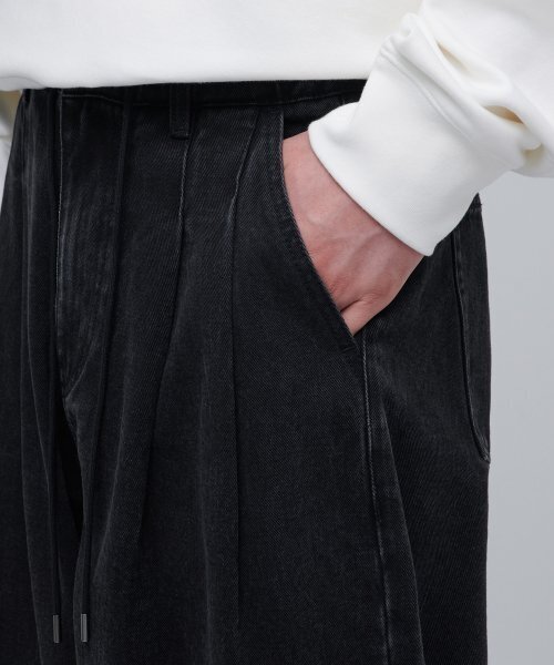 MUSINSA STANDARD（ムシンサスタンダード）の「デニムワイドバルーンパンツ[ウォッシュドブラック]（デニムパンツ・メンズ・その他・38/36/34/32/30/26/28）」の6枚目の写真