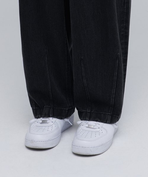 MUSINSA STANDARD（ムシンサスタンダード）の「デニムワイドバルーンパンツ[ウォッシュドブラック]（デニムパンツ・メンズ・その他・38/36/34/32/30/26/28）」の8枚目の写真