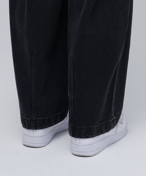 MUSINSA STANDARD（ムシンサスタンダード）の「デニムワイドバルーンパンツ[ウォッシュドブラック]（デニムパンツ・メンズ・その他・38/36/34/32/30/26/28）」の9枚目の写真