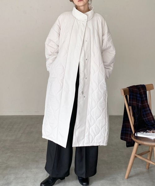 She's Closet(シーズクローゼット)の「中綿ロング丈Aラインスタンドカラー切替キルティングコート(ダウンジャケット/コート・レディース・アイボリー/カーキ/ブラック・FREE)」の1枚目の写真