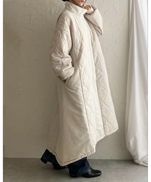 She's Closet(シーズクローゼット)の「中綿ロング丈Aラインスタンドカラー切替キルティングコート(ダウンジャケット/コート・レディース・アイボリー/カーキ/ブラック・FREE)」の4枚目の写真