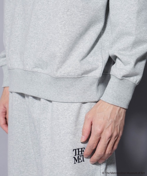NANO universe（ナノユニバース）の「「The Met」 リーガルネーム刺繍 スウェット（スウェット・メンズ・グレー/ホワイト・L/M）」の21枚目の写真