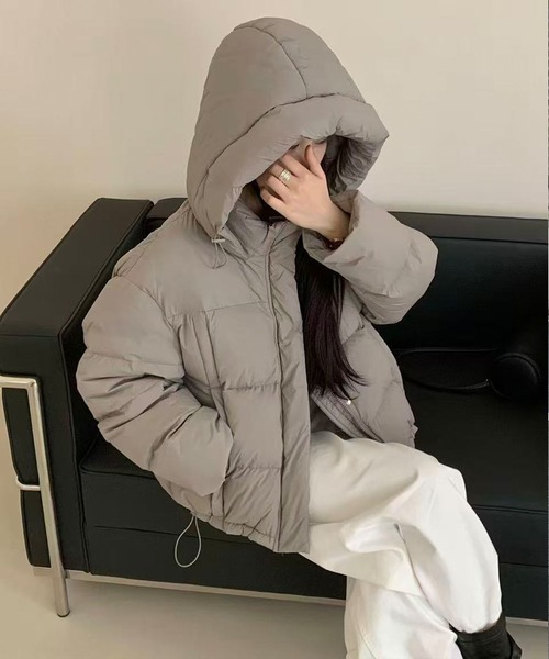 nonomi(ノノミ)の「オーバーサイズフードショートダウンジャケット(ダウンジャケット/コート・レディース・グレー/ライトベージュ/ブラック/イエロー・FREE)」の11枚目の写真