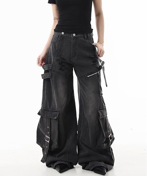 Ressaca（レサーカ）の「ダメージ加工ワイドカーゴデニムパンツ（デニムパンツ・レディース・ブラック/ブルー・XL/M/L）」の2枚目の写真