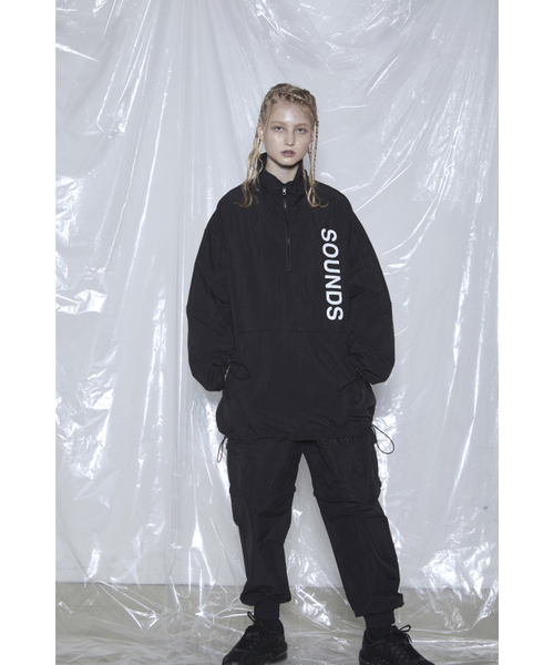 BMUETTE（ビムウィエ）の「ジッパーディテールトラックウーマンパンツ（スウェットパンツ・レディース・ブラック・SMALL/MEDIUM）」の2枚目の写真