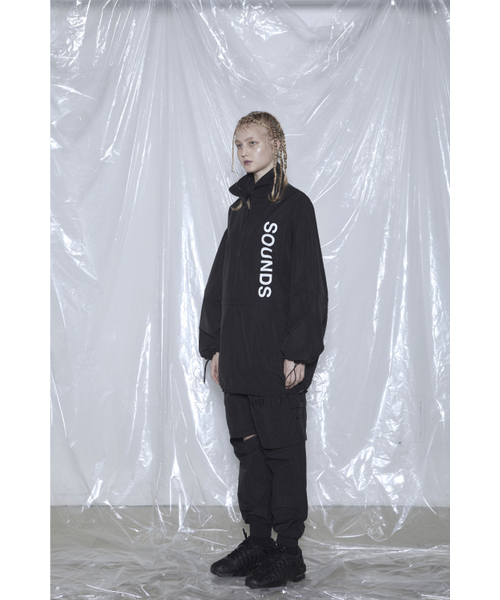 BMUETTE（ビムウィエ）の「ジッパーディテールトラックウーマンパンツ（スウェットパンツ・レディース・ブラック・SMALL/MEDIUM）」の3枚目の写真