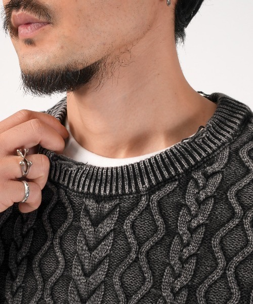 LUXSTYLE(ラグスタイル)の「ストーンウォッシュダメージ加工ケーブルニット(ニット/セーター・メンズ・ブラック/ブルー・L/M)」の9枚目の写真
