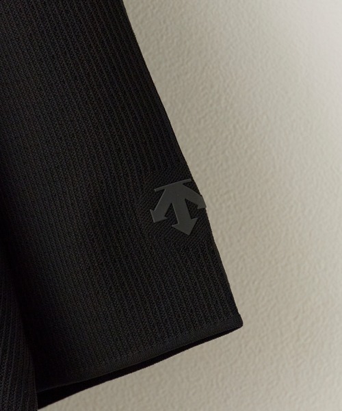 DESCENTE ALLTERRAIN（デサント　オルテライン）の「DESCENTE ALLTERRAIN/デサントオルテライン FUSIONKNIT POLO SHIRT フュージョンニット ポロシャツ ストレッチ 抗菌防臭 2026年 夏 夏服（ポロシャツ・メンズ・ブラック・M/L/O）」の4枚目の写真