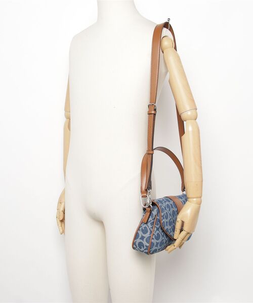 Guess（ゲス）の「ERIKA Flap Crossbody ショルダーバッグ  （ショルダーバッグ・レディース・インディゴブルー・ONE SIZE）」の17枚目の写真