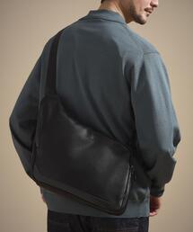 TAKEO KIKUCHI（タケオキクチ）の「【ペットボトル、ガジェット収納】エディターズショルダーバッグ（ショルダーバッグ）」