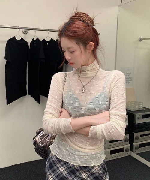 LADY LIKE(レディライク)の「プチハイネック小花柄シアートップス(Tシャツ/カットソー・レディース・ホワイト/アイボリー/ブラック・M)」の12枚目の写真