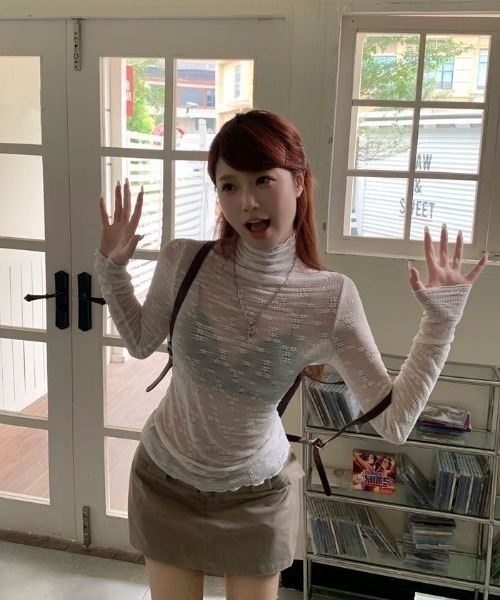 LADY LIKE(レディライク)の「プチハイネック小花柄シアートップス(Tシャツ/カットソー・レディース・ホワイト/アイボリー/ブラック・M)」の17枚目の写真