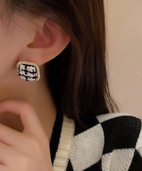 shoppinggo(ショッピングゴー)の「ピアス レディース 四角 キラキラ かわいい イヤリング 二次会 結婚式(ピアス(両耳用)・レディース・ブラック/ベージュ・FREE)」の12枚目の写真