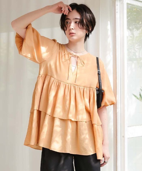 titivate(ティティベイト)の「マルチwayティアードフリルチュニックトップス(Tシャツ/カットソー・レディース・ベージュ/オレンジ/オフホワイト/ブラック・M/L/S)」の1枚目の写真