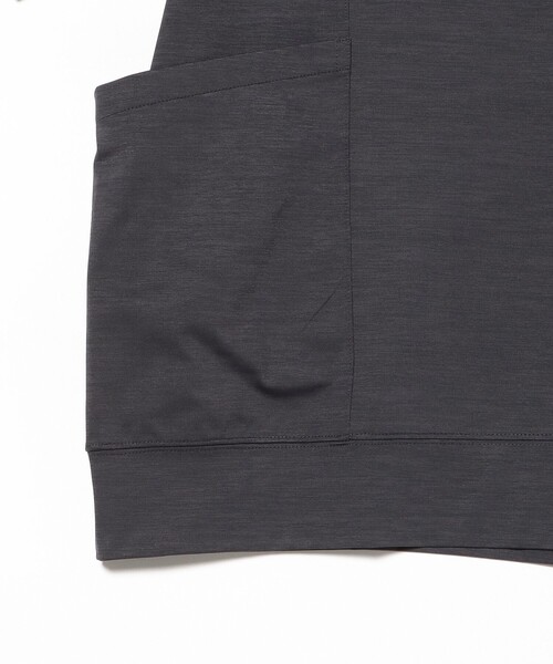 BEAMS HEART(ビームスハート)の「【ユニセックス】サイド ポケット Tシャツ(吸水速乾・UVカット・接触冷感)(Tシャツ/カットソー・メンズ・チャコールグレー/ホワイト・SMALL/MEDIUM/LARGE)」の9枚目の写真
