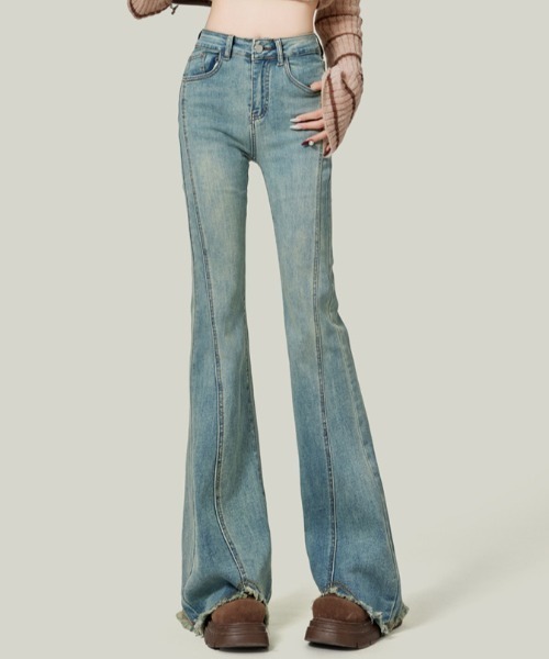 Teem Store(チームストア)の「ウォッシュ加工 ストレッチフレアデニム 美脚効果(デニムパンツ・レディース・ブルー/サックスブルー・L/M)」の2枚目の写真