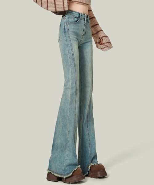 Teem Store(チームストア)の「ウォッシュ加工 ストレッチフレアデニム 美脚効果(デニムパンツ・レディース・ブルー/サックスブルー・L/M)」の5枚目の写真