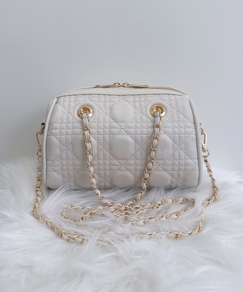 INGNI（イング）の「キルティングチェーンボストンバッグ（ボストンバッグ・レディース・アイボリー/サックスブルー/ブラック・-）」の2枚目の写真