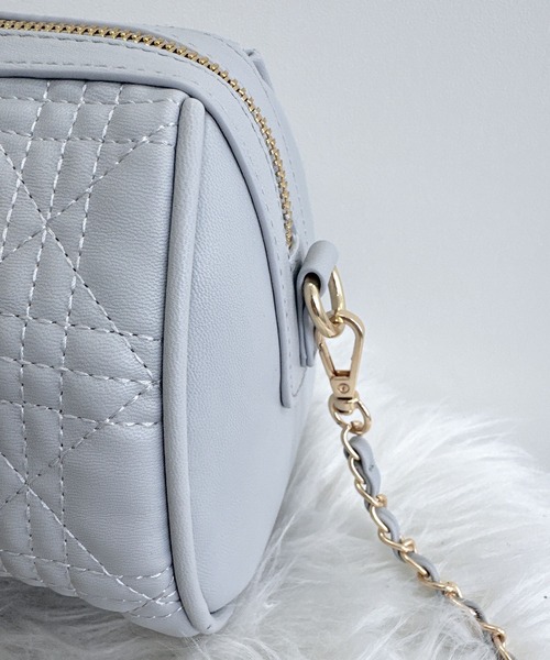 INGNI（イング）の「キルティングチェーンボストンバッグ（ボストンバッグ・レディース・アイボリー/サックスブルー/ブラック・-）」の4枚目の写真