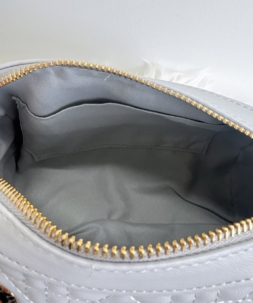 INGNI（イング）の「キルティングチェーンボストンバッグ（ボストンバッグ・レディース・アイボリー/サックスブルー/ブラック・-）」の5枚目の写真