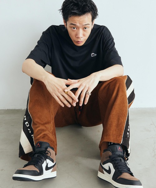 JORDAN BRAND(ジョーダンブランド)の「ジョーダン メンズ スニーカー パッチ Tシャツ / Jordan Men's Sneaker Patch T-Shirt IF3107-010 Black(Tシャツ/カットソー・メンズ・ブラック・XL/S/M/L/2XL)」の12枚目の写真