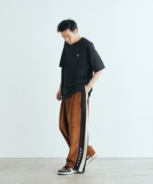 JORDAN BRAND(ジョーダンブランド)の「ジョーダン メンズ スニーカー パッチ Tシャツ / Jordan Men's Sneaker Patch T-Shirt IF3107-010 Black(Tシャツ/カットソー・メンズ・ブラック・XL/S/M/L/2XL)」の8枚目の写真