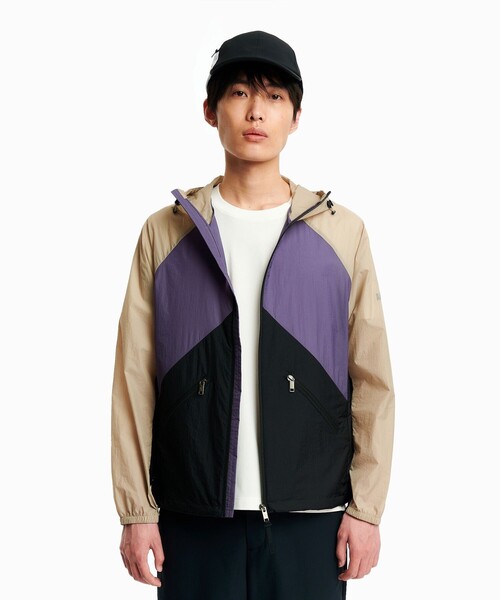 AIGLE（エーグル）の「撥水 超軽量 リップストップ バイカラー ナイロンブルゾンジャケット（ナイロンジャケット・メンズ・ブラック/グレー・L/M/S/XL）」の15枚目の写真