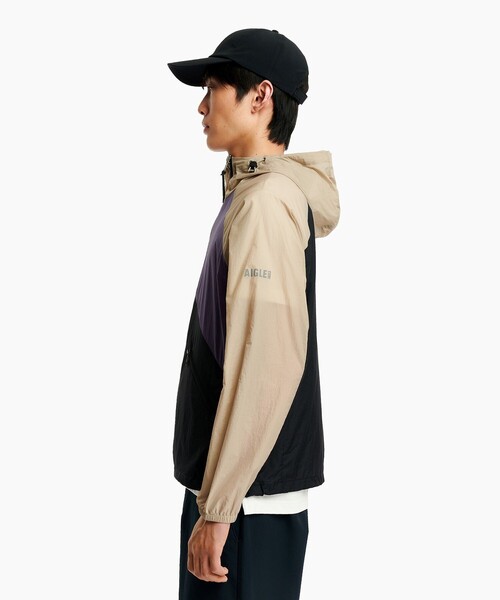 AIGLE（エーグル）の「撥水 超軽量 リップストップ バイカラー ナイロンブルゾンジャケット（ナイロンジャケット・メンズ・ブラック/グレー・L/M/S/XL）」の4枚目の写真