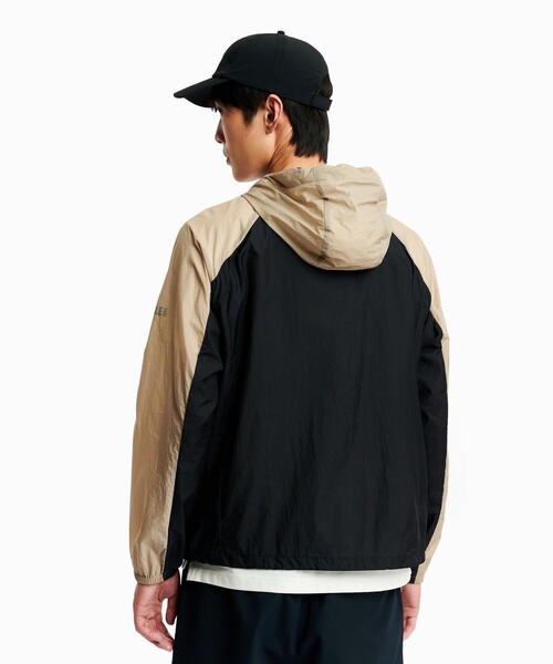 AIGLE（エーグル）の「撥水 超軽量 リップストップ バイカラー ナイロンブルゾンジャケット（ナイロンジャケット・メンズ・ブラック/グレー・L/M/S/XL）」の5枚目の写真