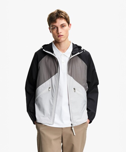 AIGLE（エーグル）の「撥水 超軽量 リップストップ バイカラー ナイロンブルゾンジャケット（ナイロンジャケット・メンズ・ブラック/グレー・L/M/S/XL）」の8枚目の写真