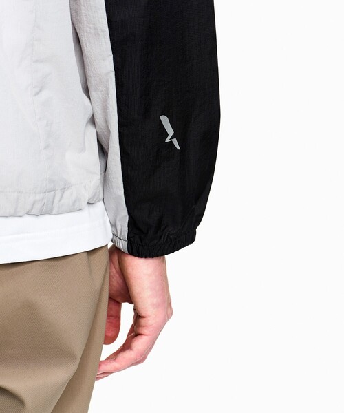 AIGLE（エーグル）の「撥水 超軽量 リップストップ バイカラー ナイロンブルゾンジャケット（ナイロンジャケット・メンズ・ブラック/グレー・L/M/S/XL）」の10枚目の写真