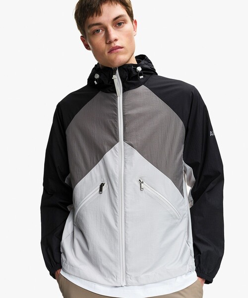 AIGLE（エーグル）の「撥水 超軽量 リップストップ バイカラー ナイロンブルゾンジャケット（ナイロンジャケット・メンズ・ブラック/グレー・L/M/S/XL）」の13枚目の写真