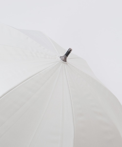 axes femme（アクシーズファム）の「フリル使い晴雨兼用ショート傘（長傘・レディース・ブラック/グレイッシュベージュ/キナリ・FREE）」の12枚目の写真
