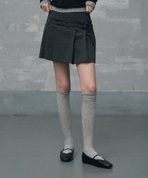 LEATHERY（レザリー）の「ダブルストラッププリーツミニスカート[チャコール]（スカート）」