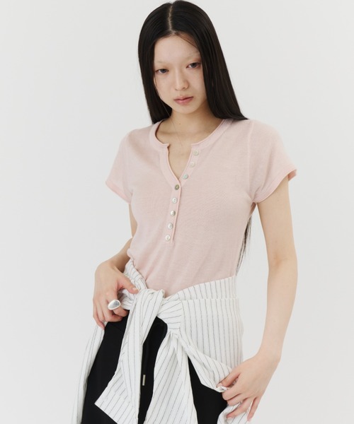 DFFUR.（ディフル）の「キャップスリーブキーネックTEE（Tシャツ/カットソー・レディース・チャコールグレー/アイボリー/ピンク・FREE）」の11枚目の写真
