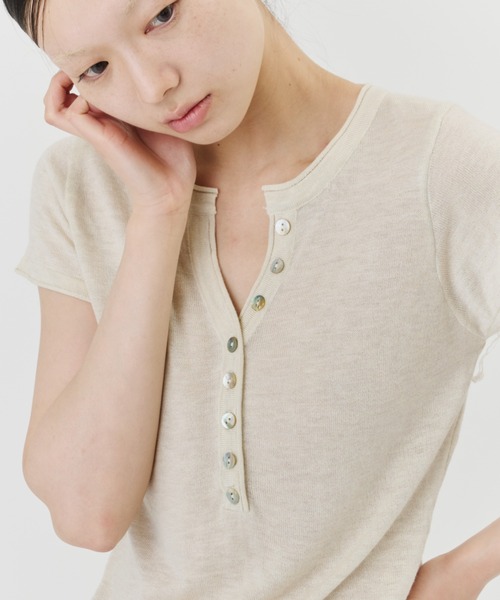 DFFUR.（ディフル）の「キャップスリーブキーネックTEE（Tシャツ/カットソー・レディース・チャコールグレー/アイボリー/ピンク・FREE）」の5枚目の写真