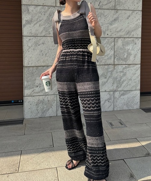 WILLFULLY(ウィルフリー)の「at random geometric pattern knit all-in-one(つなぎ/オールインワン・レディース・ブラック/ベージュ・FREE)」の1枚目の写真
