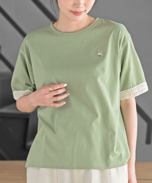 rps(アールピーエス)の「袖口レースワンポイント刺繍カットソー(Tシャツ/カットソー・レディース・アイボリー/ライトグレー/グリーン/イエロー・フリー)」の1枚目の写真