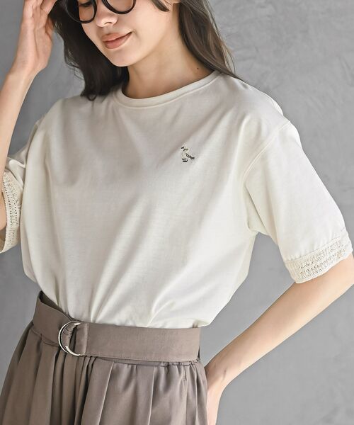 rps(アールピーエス)の「袖口レースワンポイント刺繍カットソー(Tシャツ/カットソー・レディース・アイボリー/ライトグレー/グリーン/イエロー・フリー)」の2枚目の写真